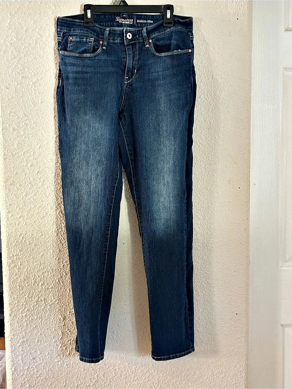 Signature by Levi Strauss & Co. Modern Slim Jeans. Skinny Jeans Blue Waist 10L